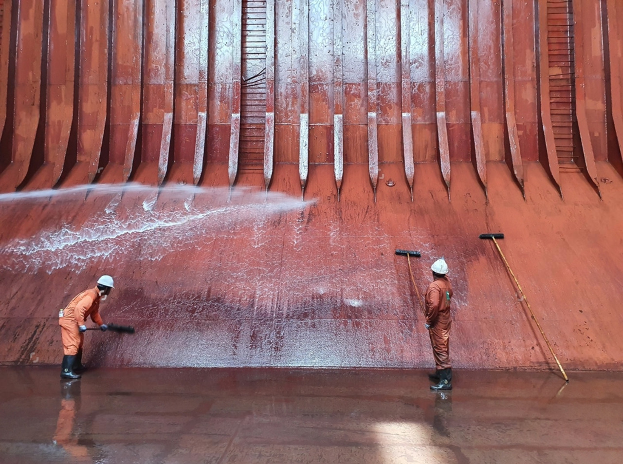 khaleej ships tank cleaning services for marine